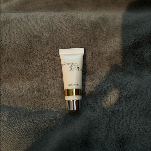 Brightening Serum - White & Gold - Picture 1 of 2